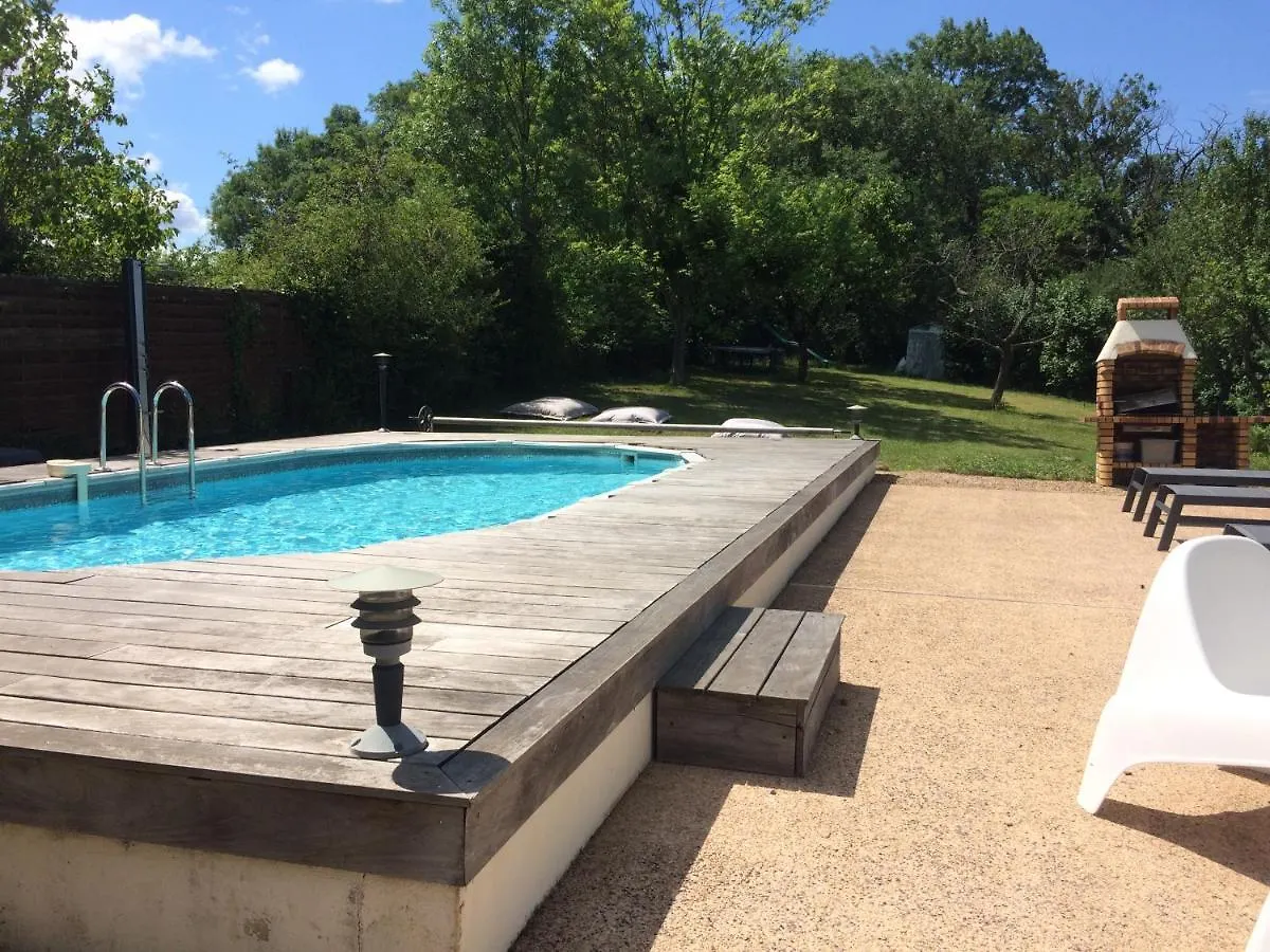 Le Grain De Louise Bed and Breakfast Lancié 0*,